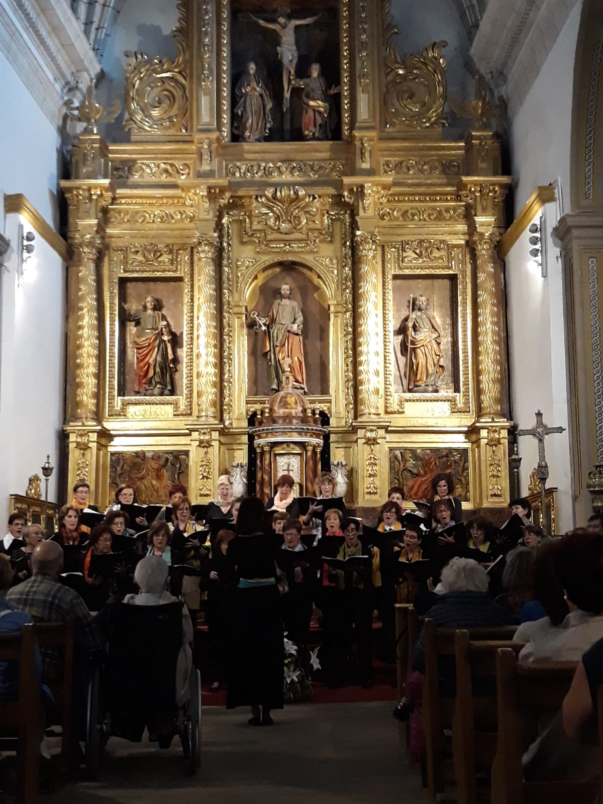 Actuación del Coro de Mujeres de la Escuela de Música Luis Aramburu en la iglesia de Elorriaga