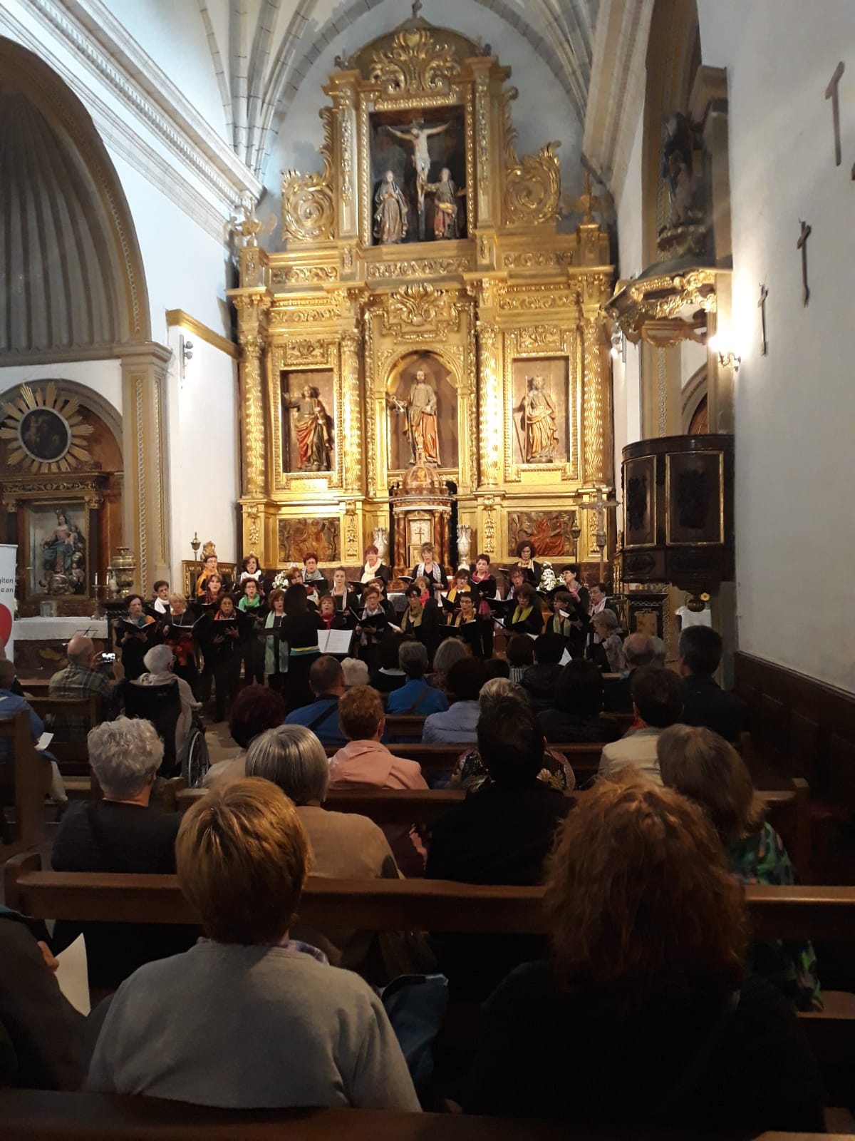 Actuación del Coro de Mujeres de la Escuela de Música Luis Aramburu en la iglesia de Elorriaga